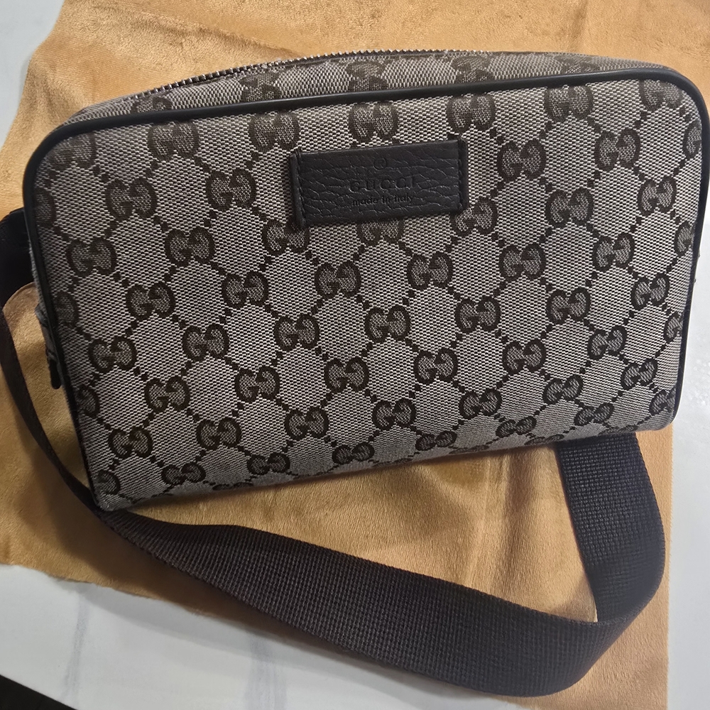 💯% Authentic Gucci GG Canvas Belt Bag
